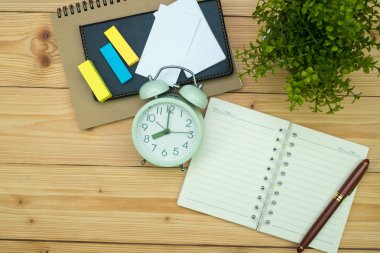 Ofis, banka donatımı veya office iş gerekli araçları öğeleri ahşap d
