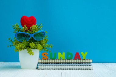 Pazar mektup metin ve defter kağıt ve küçük dekorasyon tre
