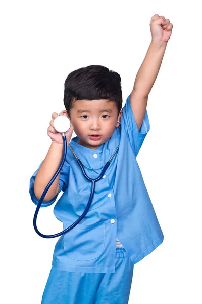 Sonriente asiático niño en azul médico uniforme celebración estetoscopio es —  Fotos de Stock