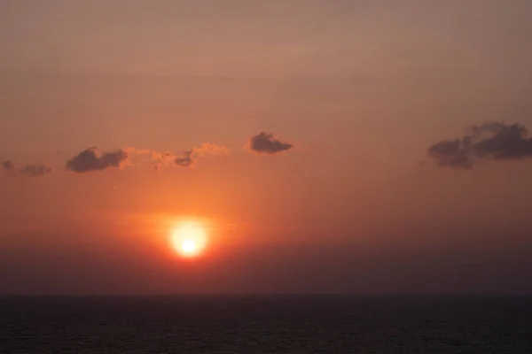 Schilderachtige oranje zonsondergang hemelachtergrond, schilderachtige oranje zonsopgang, EXTE — Stockfoto