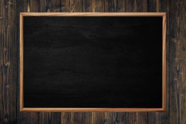 Soyut yazı tahtası veya kara tahta ahşap adam karede ile