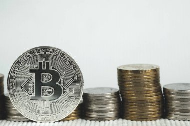 Bitcoin dijital para ve para para yığını, kripto closeup