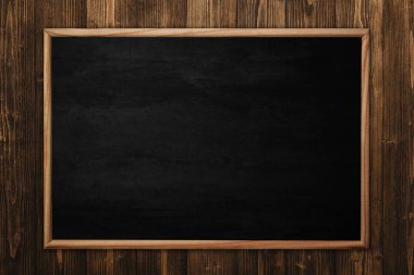 Soyut yazı tahtası veya kara tahta ahşap adam karede ile