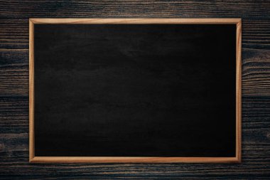 Soyut yazı tahtası veya kara tahta ahşap adam karede ile