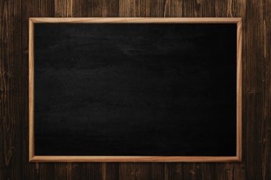 Soyut yazı tahtası veya kara tahta ahşap adam karede ile