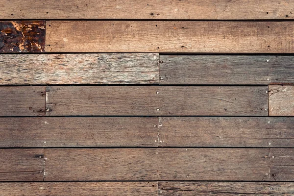 Tmavě hnědé dřevo textury s přírodní pruhovaný vzor pozadí — Stock fotografie