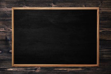 Soyut yazı tahtası veya kara tahta ahşap adam karede ile