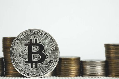 Bitcoin dijital para ve para para yığını, kripto closeup
