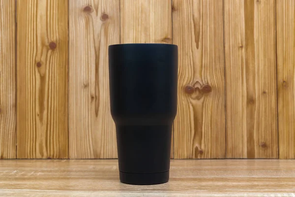 Fekete színű rozsdamentes acél poharat vagy hideg-meleg tároló csésze — Stock Fotó