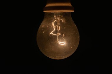 Karanlıkta parlak bir lamba