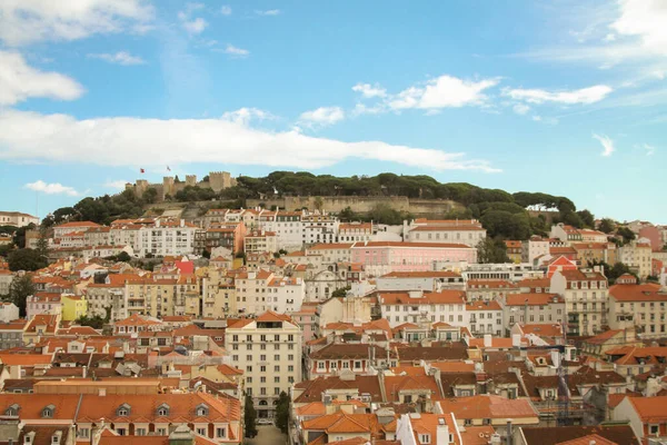 Gebäude Und Dächer Unter Einem Berg Aus Der Vogelperspektive Lissabon — Stockfoto