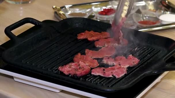 Cocinar Carne Borgoña Cocinar Carne Con Especias Chef Preparar Condimentar — Vídeo de stock