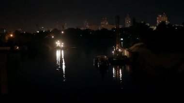 bağlantı noktası vinç gece timelapse, bağlantı noktası vinç şehir bacground gecesi, zaman atlamalı, yüklenmekte olan gemi ve vinçler tarafından kaldırıldı, çalışma gece gemi Ekskavatör 