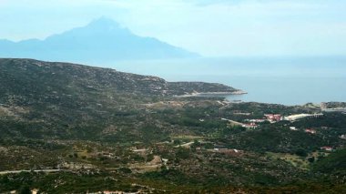 Ege'nin Yunanistan üstten görünüm, sahil, kayalık sahil, dağ timelapse dağlardan görünümüne ve deniz manzaralı, Yunanistan, koyunda Panorama görünümünü Mount Athos görünümlerini