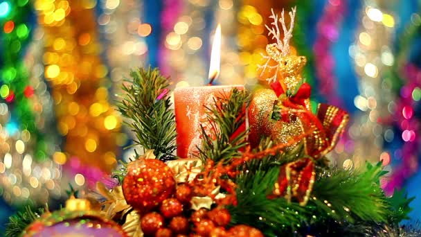 圣诞节玩具和蜡烛 圣诞节背景 亲爱的和蜡烛圣诞玩具 — 图库视频影像