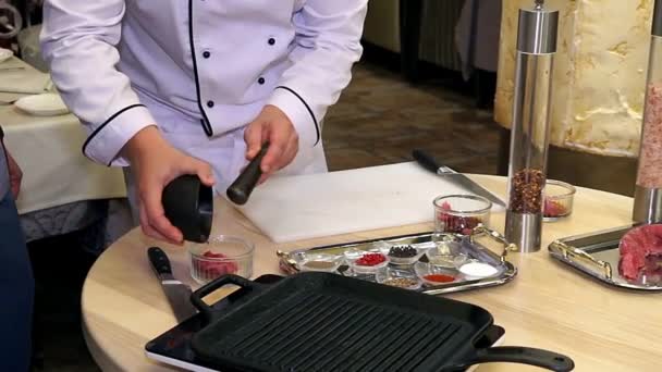 Matlagning Kött Bourgogne Matlagning Kött Med Krydda Kocken Förbereder Och — Stockvideo