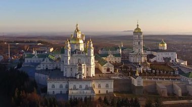 Hava Pochaev Manastırı, Ortodoks Kilisesi Ukrayna, Pochayiv Lavra sabah, şafak Kilisesi'nin havadan görünümü