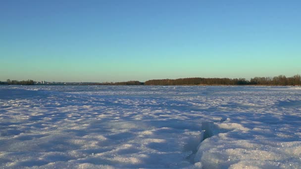 冷凍の川 川に氷の青氷 — ストック動画
