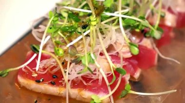 Somon hazırlama, somon, Japon gurme Asya Deniz ürünleri Restoran yiyecek şef hazırlanıyor suşi Somon Balık hizmet veren aşçı