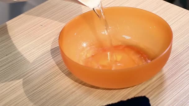 Pour Water Plastic Kettle Bowl Pour Water Plastic Kettle Holding — Stok video