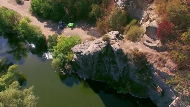Crags Hava Manzara Sonbahar Kanyon Kanyon Nehirde Dağ Nehir Kıyısında — Stok video