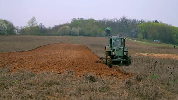 Trattore Sul Campo Campo Aratura Del Trattore Vecchio Campo Aratura — Video Stock