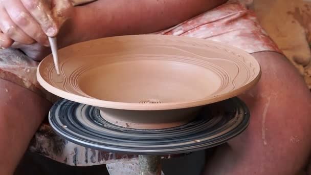 Roue Potiers Mains Forme Pot Argile Sur Roue Potier Maître — Video