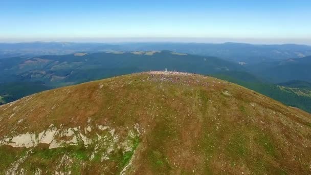 Pessoas Cume Goverla Pessoas Topo Montanha Vista Aérea Montanha Goverla — Vídeo de Stock