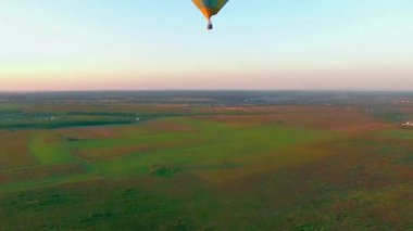 Günbatımında günbatımı, kalkış hava balon, uçan balon hava, çim sahası balonlar başlangıç sinek yaz günbatımı hava