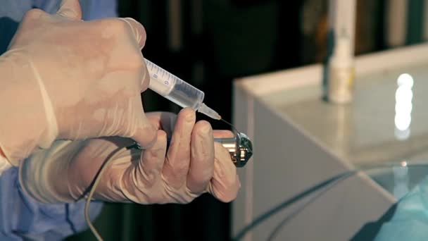 Werkzeuge Für Die Laser Sehkorrektur Medizinische Werkzeuge Auf Dem Tisch — Stockvideo