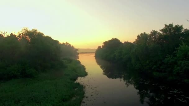 Vue Aérienne Rivière Lever Soleil Survoler Brume Matinale Sur Rivière — Video