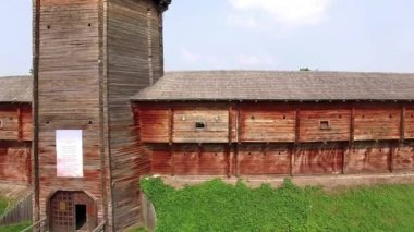 ahşap kale duvar, Baturyn Kalesi, nehir Seim, ahşap tahkimatı, üzerinde kale Baturin Kalesi içinde müstahkem duvar boyunca kapı ve kule Baturyn kalede
