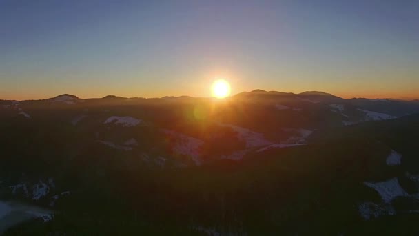 Luftaufnahme Der Winterkarpaten Sonnenaufgang Den Winterkarpaten Luftaufnahme Des Morgens Den — Stockvideo