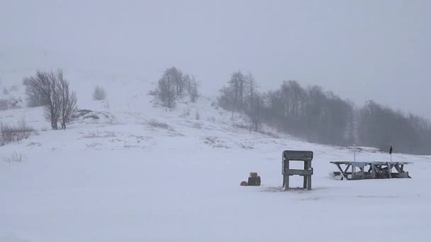 Dorp Bergen Winter Bij Slecht Weer Sneeuw Bedekte Dorp Bergen — Stockvideo