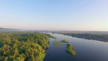 sunrise, sabah sis Nehri üzerinde üzerinde sinek nehirde hava görünümünü çok yüksek gündoğumu, sis, güneş hava Nehri üzerinde gündoğumu, mistik Nehri'nin havadan görünümü nehirde görünümünü