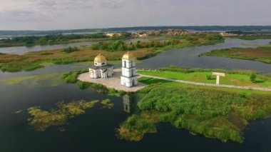 Kilise Adaları hava görünümünde, başkalaşım Kilisesi Gusinets köyü Ukrayna Hava görünümünü, adanın Hıristiyan Kilisesi