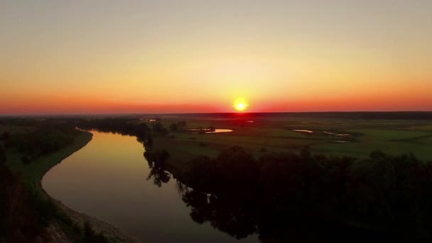 Orangefarbener Sonnenaufgang Über Dem Fluss Luftaufnahme Des Morgennebels Bei Sonnenaufgang — Stockvideo