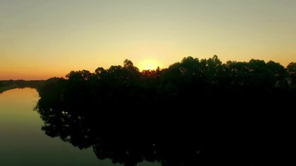 Εναέρια Άποψη Του Ποταμού Στο Sunrise Πετούν Πάνω Από Την — Αρχείο Βίντεο