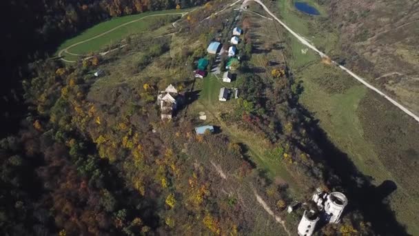 Utsikt Över Gamla Slottsruiner Hösten Utsikt Över Höst Skogen Och — Stockvideo