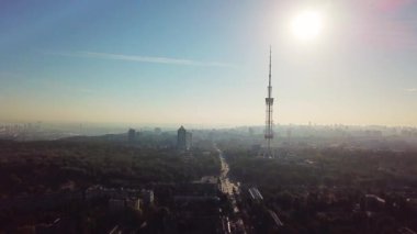 Bir Tv kulesi ile Cityscape, şehir sabah manzara havadan görünümü, Kiev şehir, Kiev havadan görünümü. Ukrayna. Havadan görünüm. Kiev, şehrin hattı