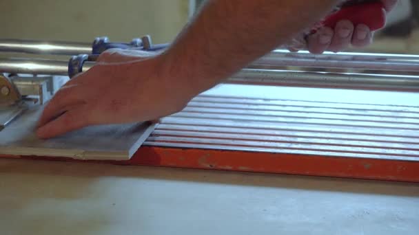 Tile Cutting Ceramic Tile Cutting Handyman Cutting Ceramic Tiles Construction — Stock Video