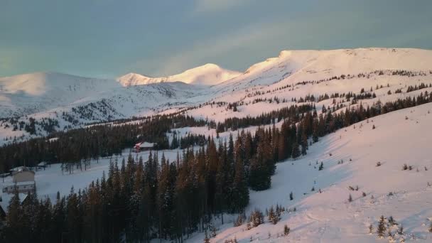 Vista Aérea Las Montañas Los Cárpatos Invierno Salida Del Sol — Vídeos de Stock