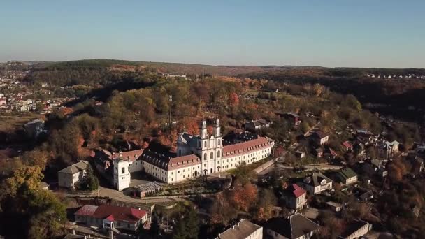 Letecký Pohled Katolickou Katedrálu Podzim Ukrajinská Katolická Katedrála Podzim Buchach — Stock video