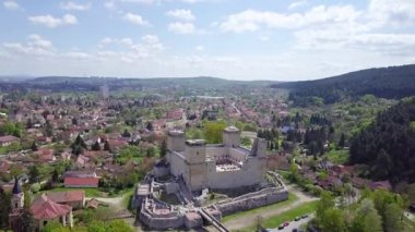 Miskolc kale Diosgyor hava görünümü, hava video Diosgyornear kaleyi gösterir Miskolc, Macaristan