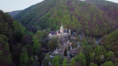Miskolc Lillafred Kalesi havadan görünümü, Hava video Miskolc yakınlarındaki Lillafred kalesi gösterir, Hun