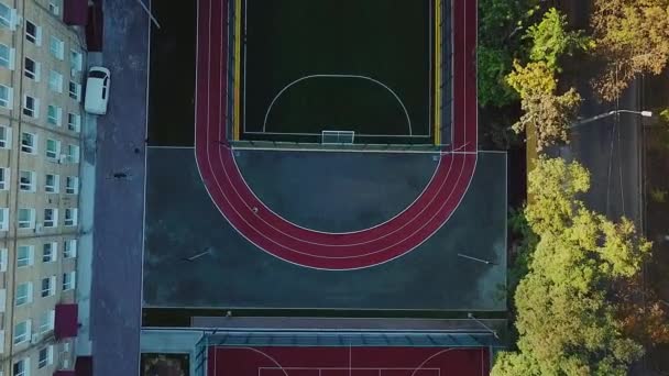 Luftaufnahme Von Kindern Auf Dem Schulstadion Der Stadt Luftaufnahme Des — Stockvideo