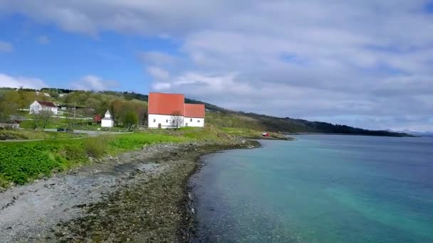 Casa Com Telhado Vermelho Ilhas Lofoten Céu Costa Marítima Ilhas — Vídeo de Stock
