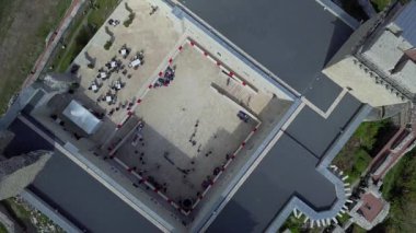 Miskolc kale Diosgyor hava görünümü, hava video Diosgyornear kaleyi gösterir Miskolc, Macaristan, 