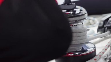 bir yat vinç ile çalışmak, Bir yat üzerinde Halat ve vinç, bir yat üzerinde Twisted halat, yelkenli üzerinde yelken halat