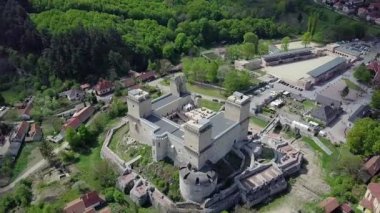 Miskolc kale Diosgyor hava görünümü, hava video Diosgyornear kaleyi gösterir Miskolc, Macaristan